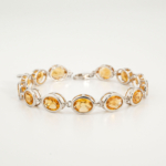 سوار تنس نسائي فاخر بطول ١٥+٤ سم من الفضة ٩٢٥ مرصع بأحجار السترين الأصفر الطبيعي قصة بيضاوية.
