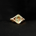 Bague de joaillerie pour femme en argent 925 or rose ornée d'une aigue-marine verte naturelle ovale.