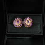 Boucles d'oreilles fleuries pour femme en argent 925 plaqué or avec améthystes violettes naturelles facettées.