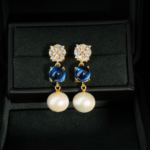 Boucles d'oreilles pendantes fleuries en argent 925 doré avec kyanite bleue naturelle et perle d'océan.
