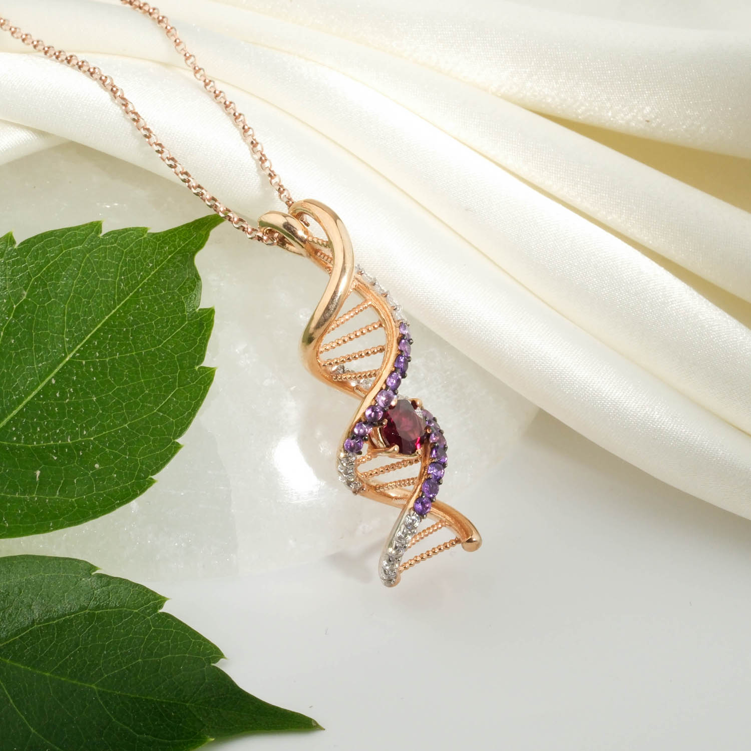 garnet-ametist-dogal-tas-dna-sarmali-925-ayar-gumus-rose-kolye Orijinal garnet ve ametist doğal taşlı DNA sarmalı tasarım 925 ayar gümüş rose kaplama kadın kolye.