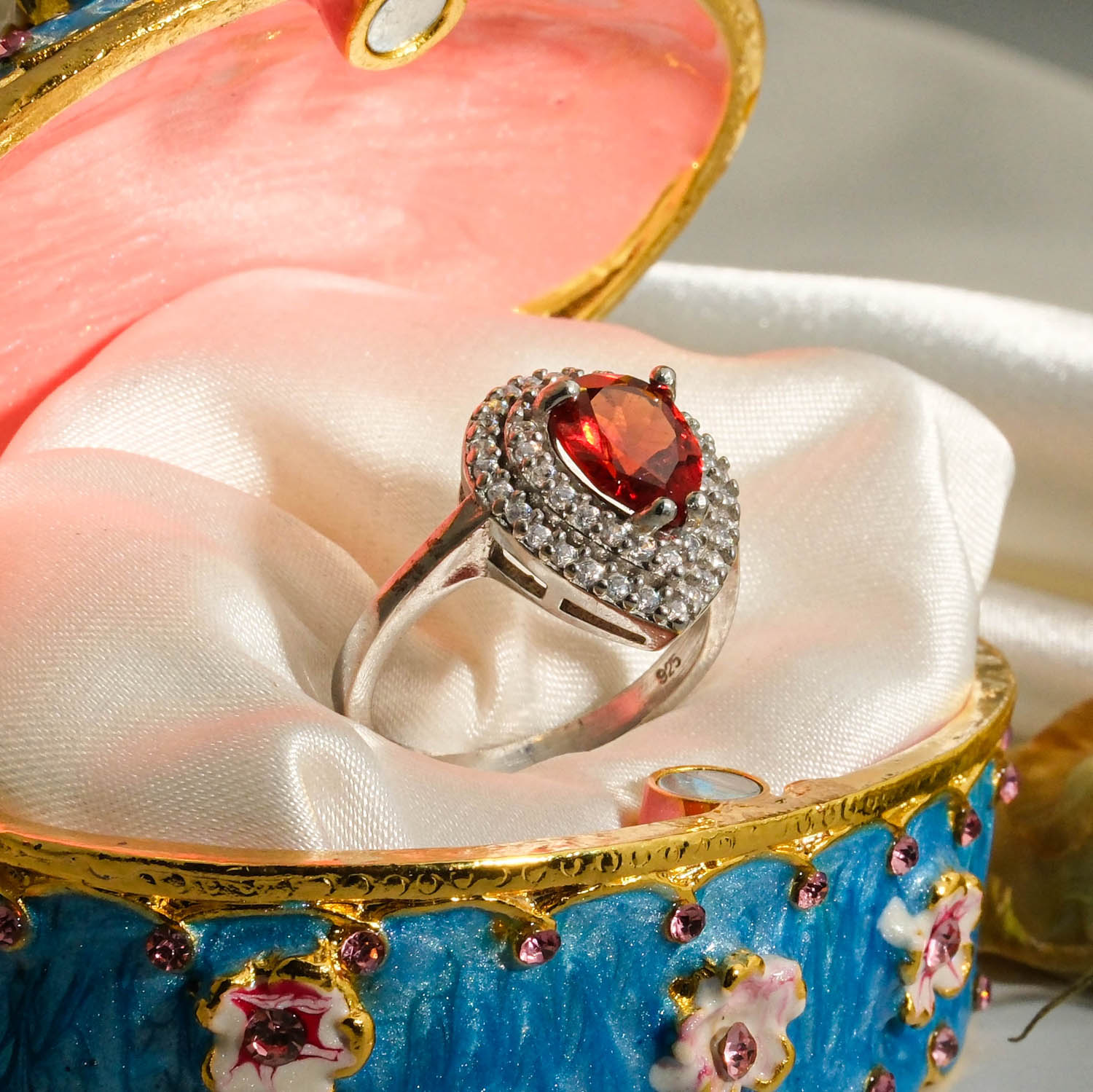 portakal-garnet-lal-dogal-tas-925-ayar-gumus-damla-halo-kadin-yuzuk-1-96ct Orijinal faset damla kesim 1,96 karat portakal garnet doğal taş çift sıra mikro halo zirkonlu 925 ayar gümüş kadın yüzük.