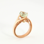 Raskošan ženski prsten od srebra 925 rose gold pozlata sa prirodnim zelenim akvamarinom.