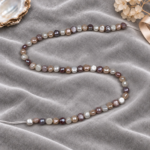 Beyaz, krem, pembe, gri ve mürdüm tonlarında yassı mix inci boncuk dizisi