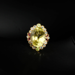 Bague d'exception pour femme en quartz citron facetté, tourmaline rose, topaze bleue et péridot en argent 925 sur satin blanc
