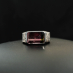 Bague artisanale en argent 925 sertie dune tourmaline bicolore naturelle taille baguette 6,30ct.