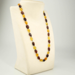 Collier pour adulte en véritable ambre multicolore de la Baltique certifié forme goutte plate 51-53cm