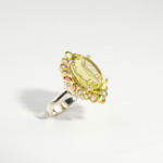 Damen Luxusring aus 925 Silber mit großem Zitronenquarz, rosa Turmalin, blauem Topas und Peridot auf Seide