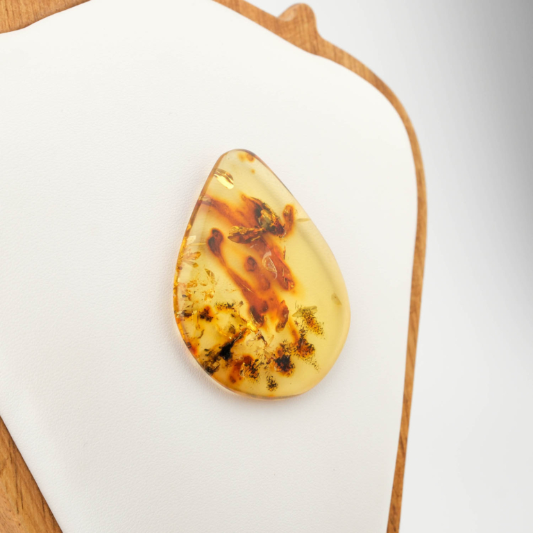koleksiyonluk kütle parça[cite: 14]. Genuine natural amber fossil gemstone polished teardrop freeform specimen with organic inclusions