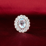 Orijinal doğal berrak gök mavisi oval faset blue topaz taşlı çift sıra halo 925 ayar gümüş kadın tasarım yüzük ayna yansımalı çekim.