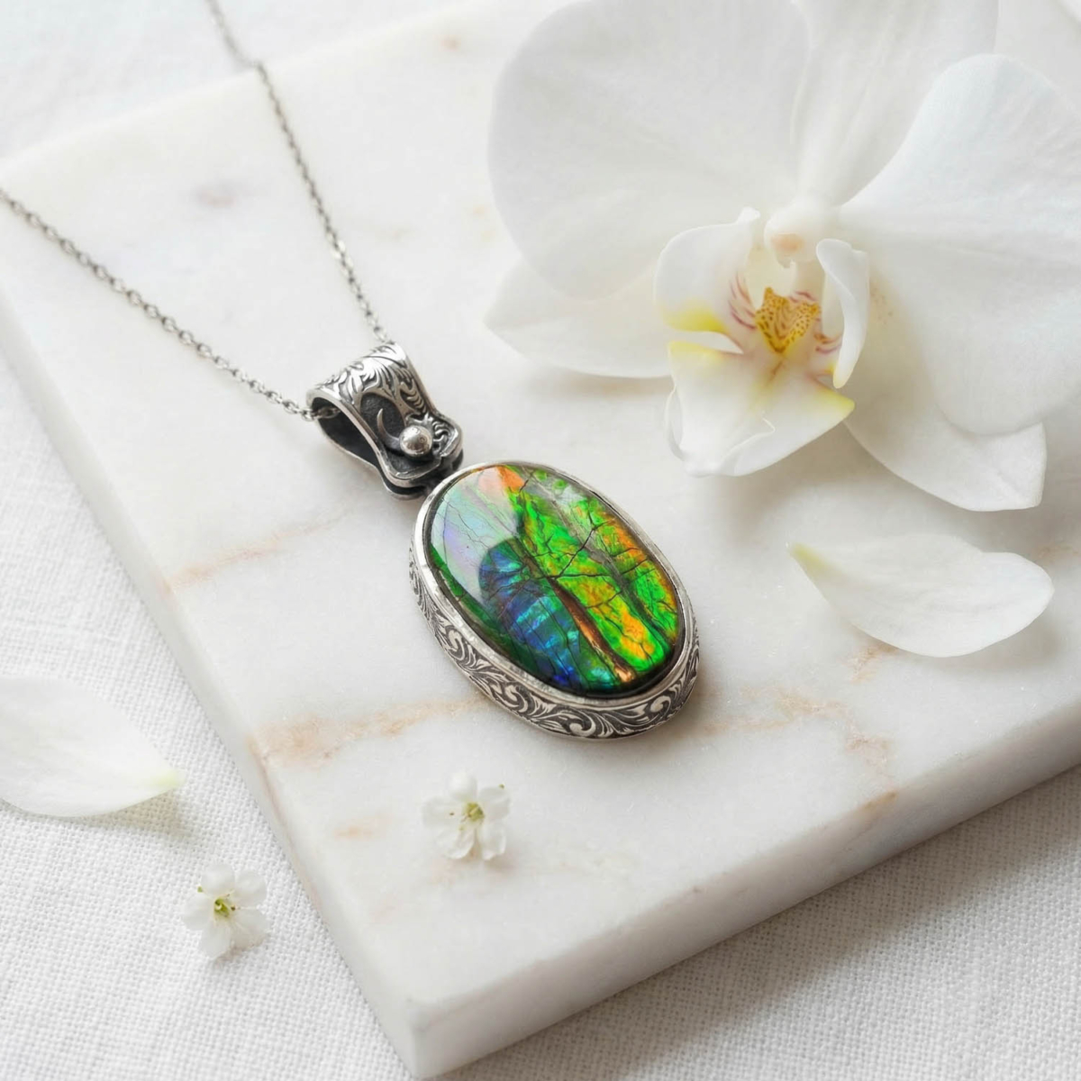 Orijinal doğal boulder opal taşı oval kabaşon kesim oksit kalem işlemeli 925 ayar gümüş tasarım kadın kolye.