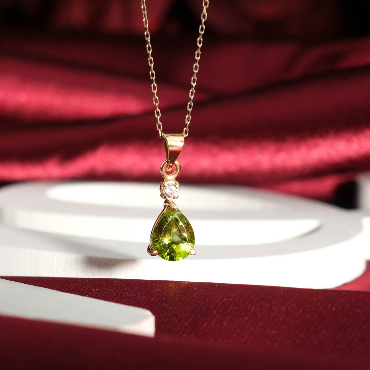 Orijinal doğal yeşil zebercet peridot taşı damla faset kesim rose altın kaplama 925 ayar gümüş tasarım kadın kolye.