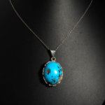 Pendentif unisexe raffiné en argent 925 orné d'une turquoise persane de Neyshabur naturelle ovale.