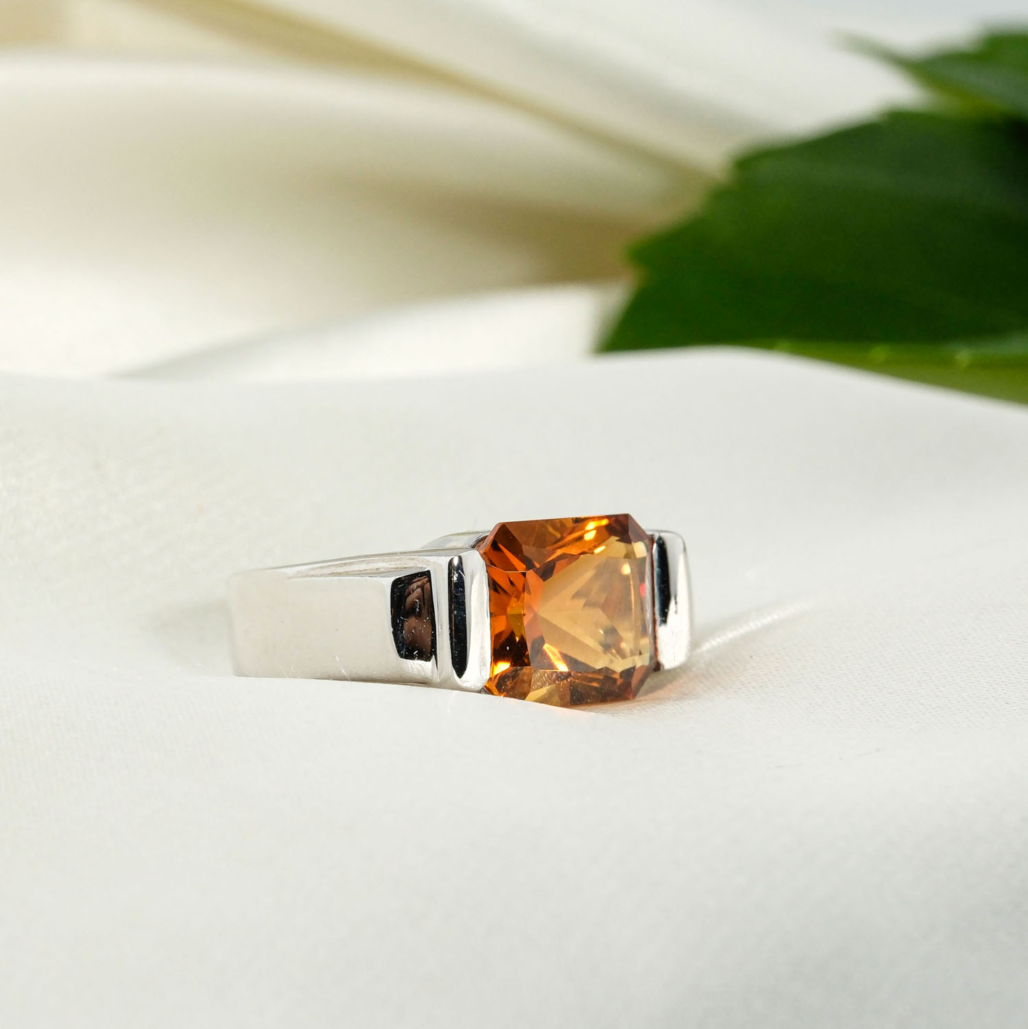 unisex-prsten-prirodni-citrin-8ct-srebro-925 Orijinal 8 ct yatay radyan faset kesim turuncu sitrin taşlı masif 925 ayar gümüş unisex yüzük.